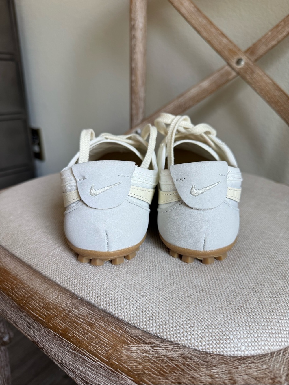 Nike Women's Moon Shoe OG Sneakers - Picture 6 of 7